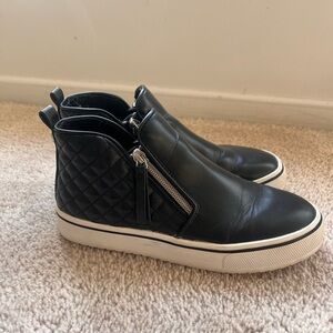 Girls Steve Madden side zip sneakers Size 4M